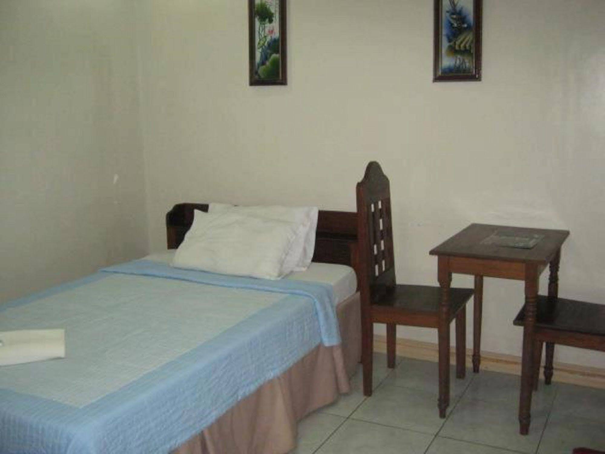 Liberty Park Pension Puerto Princesa Екстер'єр фото